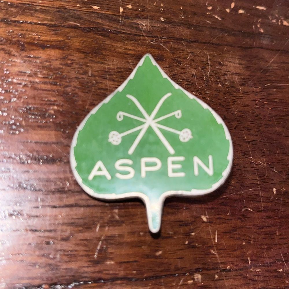 Vintage Aspen Leaf Ski Winter Resort Colorado Tree Mountain Button Pin Pinback